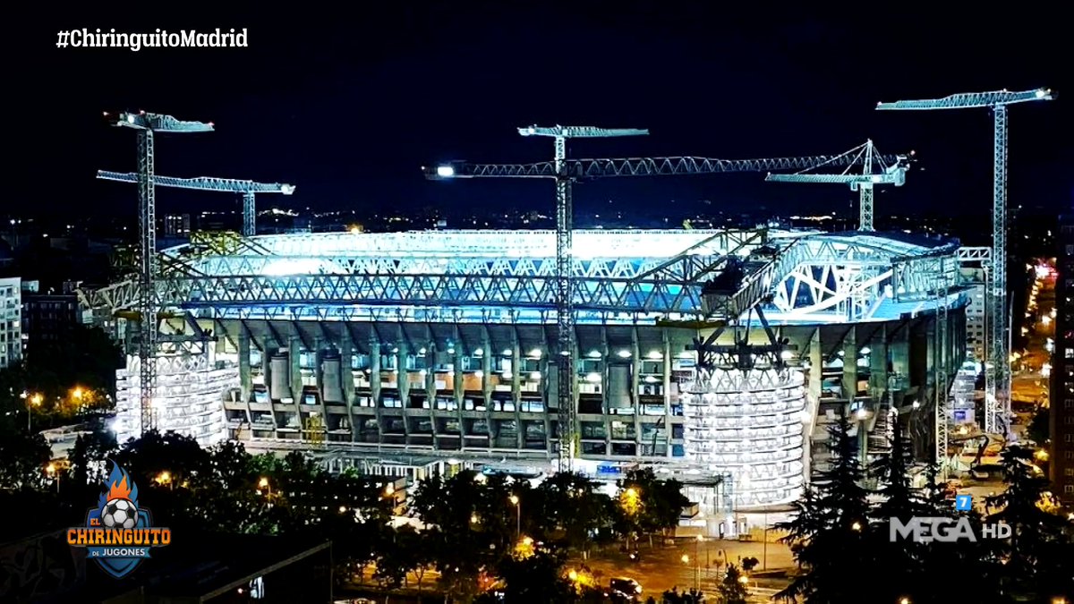💡🏟️¡BRUTAL IMAGEN!

⚪️El SANTIAGO BERNABÉU, desde fuera, completamente ILUMINADO a 3 DÍAS del regreso del fútbol al estadio.

¡Lo vemos con <a href="/EduAguirre7/">Edu Aguirre</a> en #ChiringuitoMadrid!