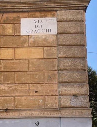 LeaBeness's tweet photo. Of course, we shouldn't forget the wonderful Via dei Gracchi in Rome—spotted by some eagle-eyed students! #ClassicsTwitter #Gracchi https://t.co/uuF8lT1TE6
