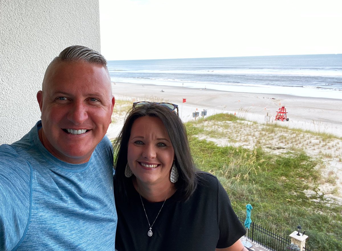 JMarkJohns's tweet photo. Few day getaway with @tinajohns - she loves the beach. I love her. #riblife https://t.co/OOsrWj0ZxG