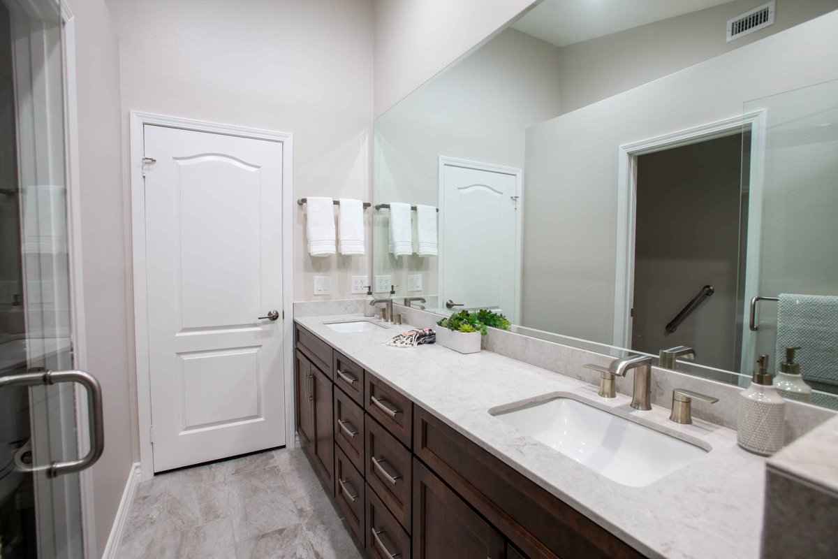 OneWeekBath's tweet photo. Before + After 😍 In-Home Design ✔️ Guaranteed Time &amp; Budget ✔️Dedicated Crew ✔️ Stress-Free Remodeling https://t.co/fZ3AsWttLd