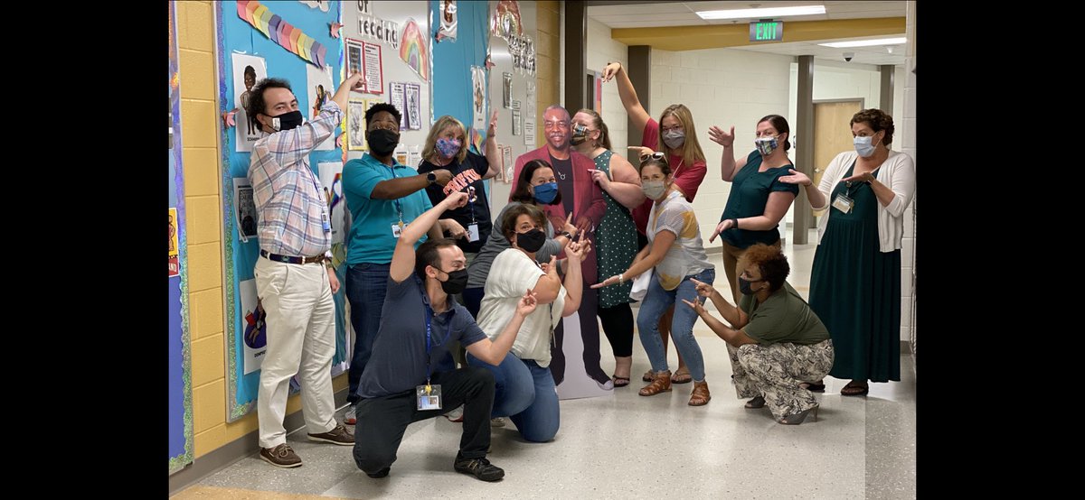 MsBeccaBittman's tweet photo. The school year is here and I’m working with some of the best people  I’ve ever worked with. And there are kids in my classroom!! https://t.co/r8CBBZEyU6