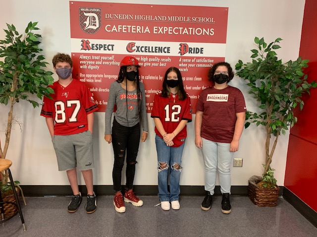 dunedin_middle's tweet photo. At Dunedin Highland Middle School, we #RaisetheFlag for the @Buccaneers ! @BucsFoundation  #GoBucs #GoHighlanders https://t.co/LIQudrQSuL