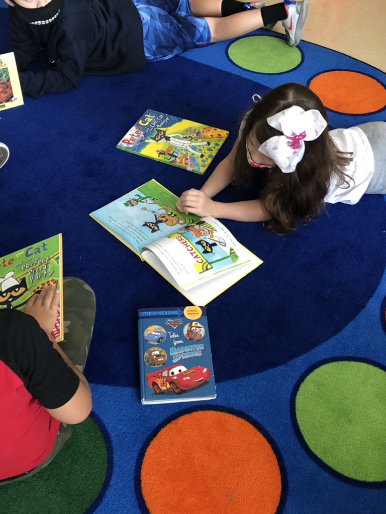 KimPCastator's tweet photo. Establishing routines are important! Our love of books is showing here as we demonstrate the ways to read a book while building our reading stamina! @elgoestoschool @Hamilton_RWE @Hamilton_CSD https://t.co/VXZyHsNXJ5