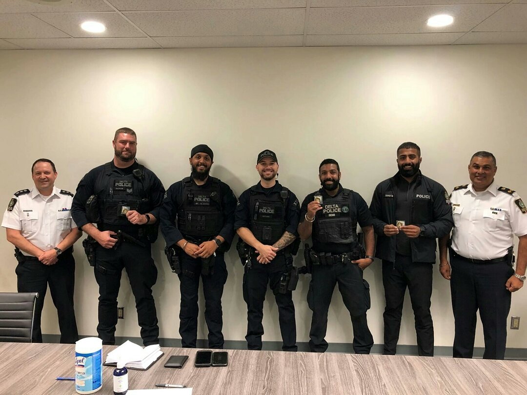 dpd_jingram's tweet photo. Deputy Chief Sidhu and Inspector Leeson met with the @deltapolice Violence Suppression Team this afternoon and presented those of us on duty with the Deputy Chief's coin for the work the team has done this summer. #NotInOurCity #TeamWork https://t.co/TDXQBNGYNW