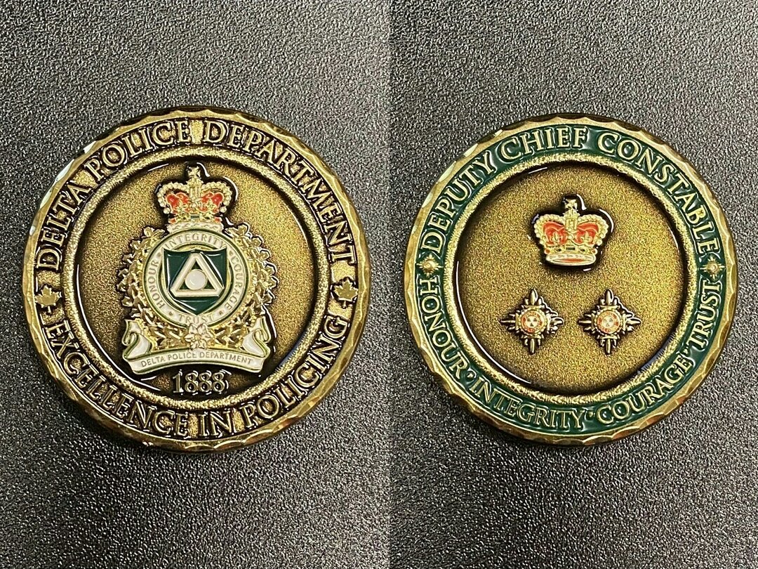 dpd_jingram's tweet photo. Deputy Chief Sidhu and Inspector Leeson met with the @deltapolice Violence Suppression Team this afternoon and presented those of us on duty with the Deputy Chief's coin for the work the team has done this summer. #NotInOurCity #TeamWork https://t.co/TDXQBNGYNW