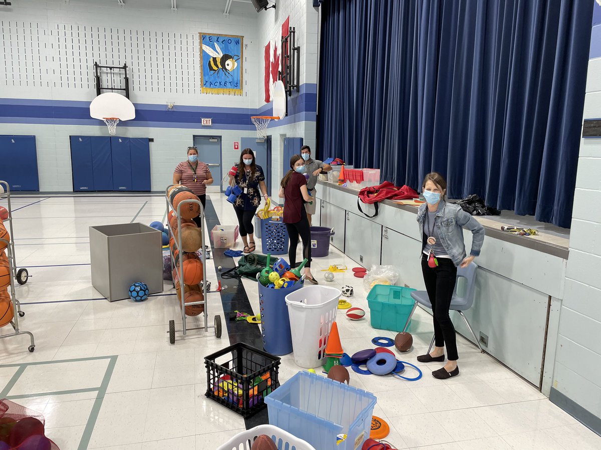 I have to tweet that I ❤️ being part of the Sir John Moore Community. So many examples the past 2 weeks of teamwork &amp; commitment to students’ wellbeing and creating a supportive learning environment. And the Ss are ahhmm… the best Ss there are! #lkdsb <a href="/carrielyn_smith/">Carrielyn Smith (she/her/hers)</a>