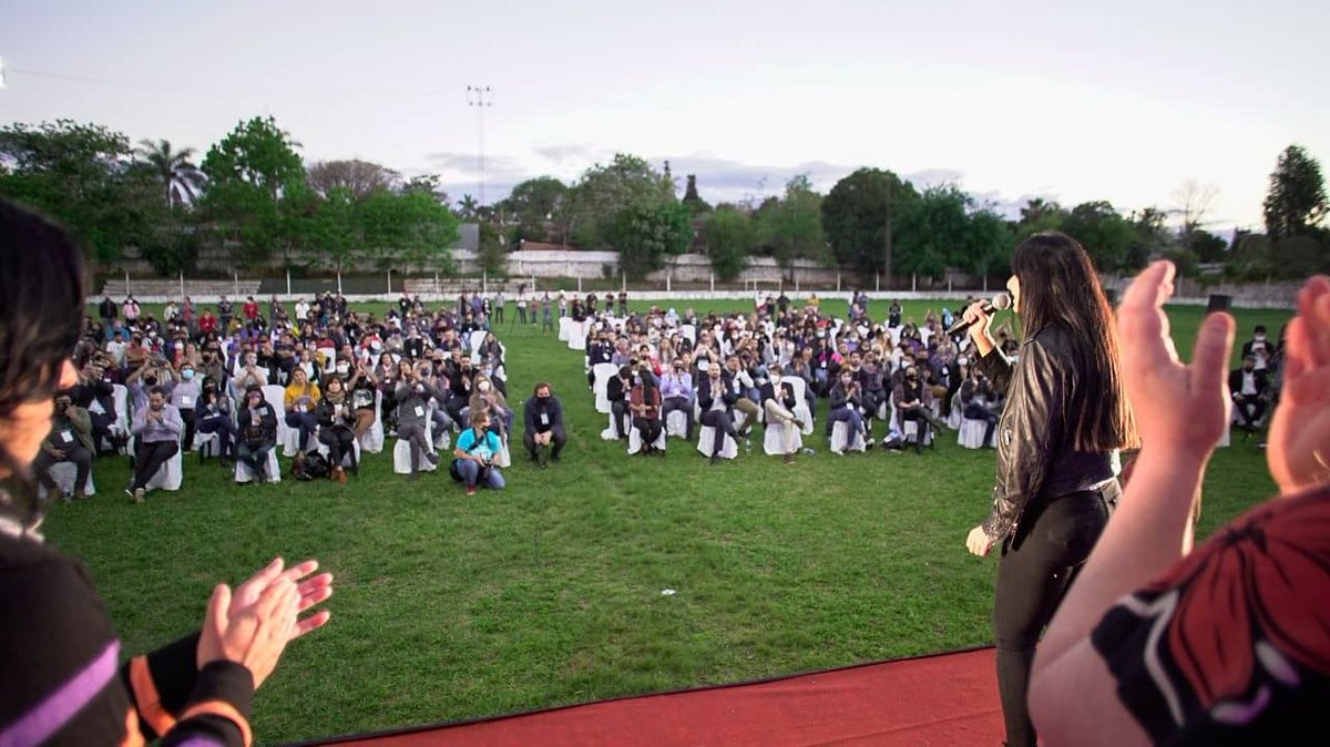 Conmovedor cierre de campaña en Jardín América. Sabemos que este domingo es una elección fundamental, queremos una Provincia con más educación, solidaridad, conectividad y trabajo. Gracias a cada compañero que milito para llevar nuestra propuesta.  Vamos a la vida que queremos.