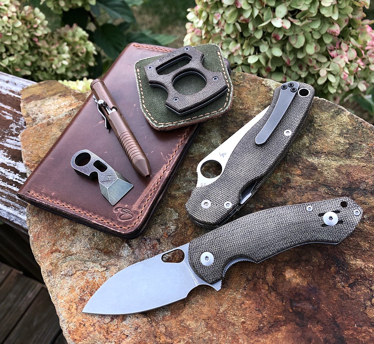 KevinCo55931013's tweet photo. Thursday’s stuff:)
#brnly #cypop #spydie
#para2 #giantmouse
#acebiblio #tiboltpen
#twug #wtkmaowt https://t.co/kFqRRq9yQs