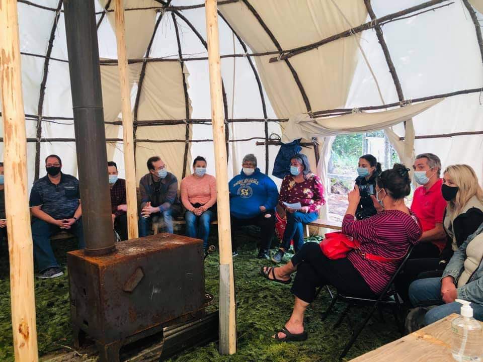 Quelle belle rencontre entre l’équipe de l’urgence du CHDL et les membres de la communauté Atikamekw de Manawan! Un pas de plus vers de réels changements et une réconciliation sincère. Merci de votre accueil si chaleureux.