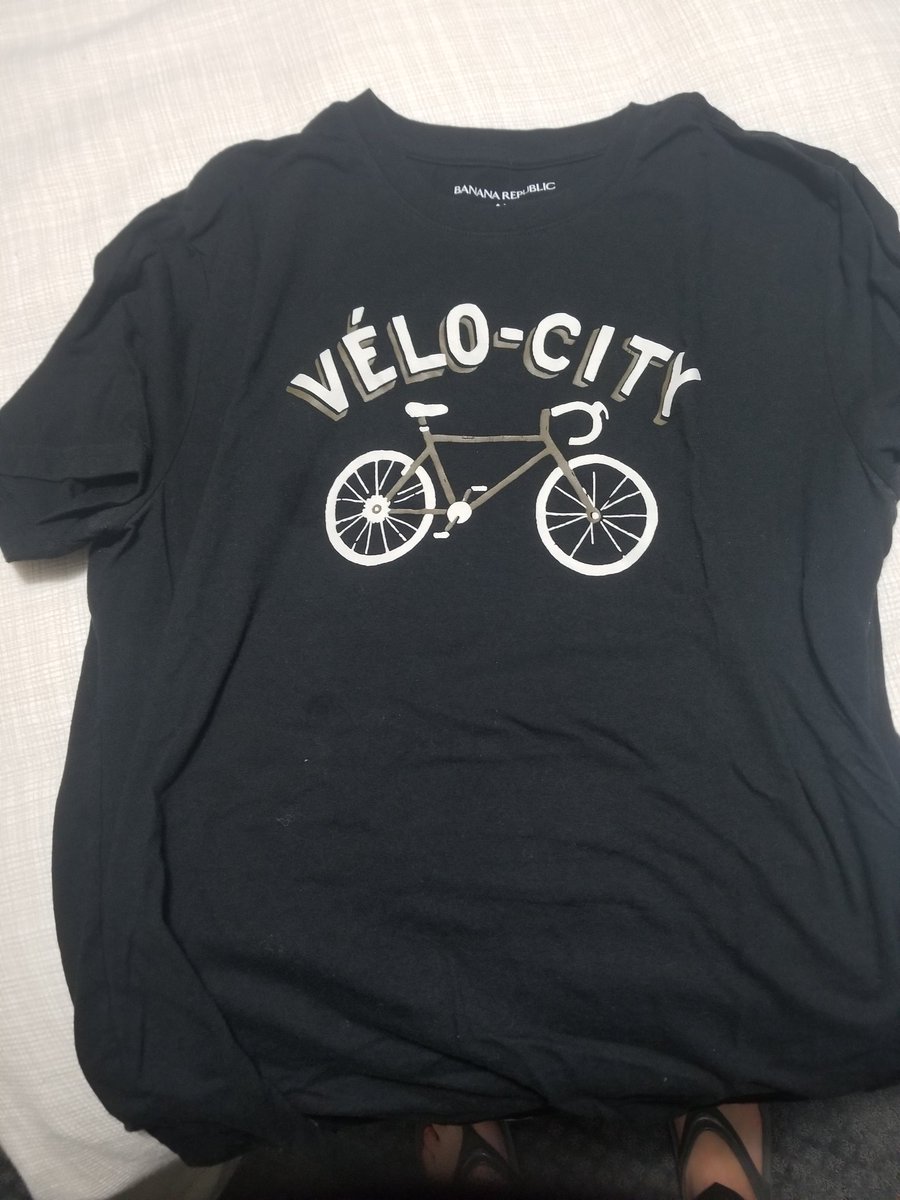 its_MrsV's tweet photo. Pumped for #nerdyshirtfriday because to amplify the nerdiness - tomorrow's shirt is a pun for those who love both physics and french 🤭 https://t.co/SSi05MhoK5
