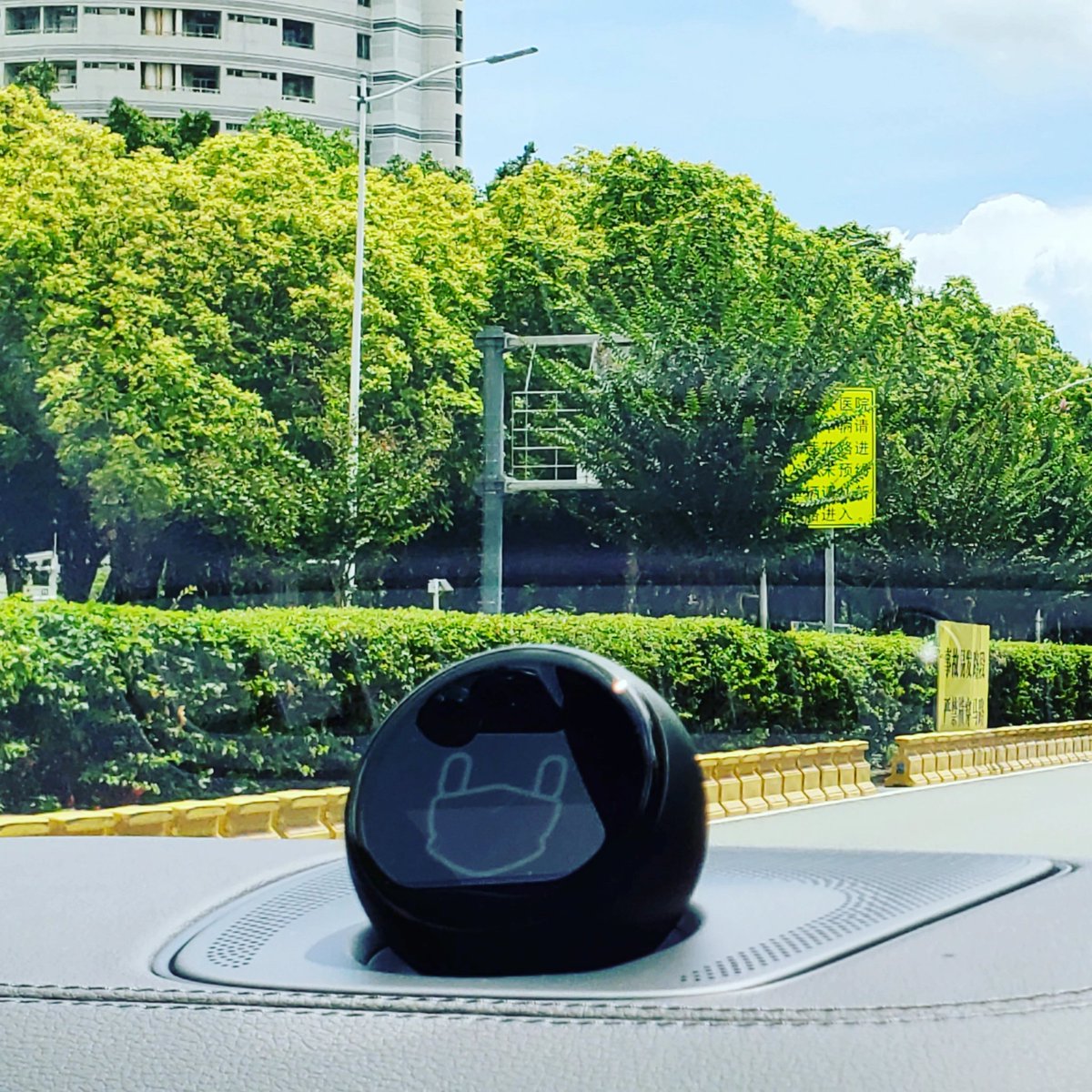 driving_china's tweet photo. Lol, #NOMI is also wearing a mask 😷 in China
#nio #nextev #drivingchina #carsinchina #chinesecars #chinacars #ev #evs #nev https://t.co/AB3cCnPRTv