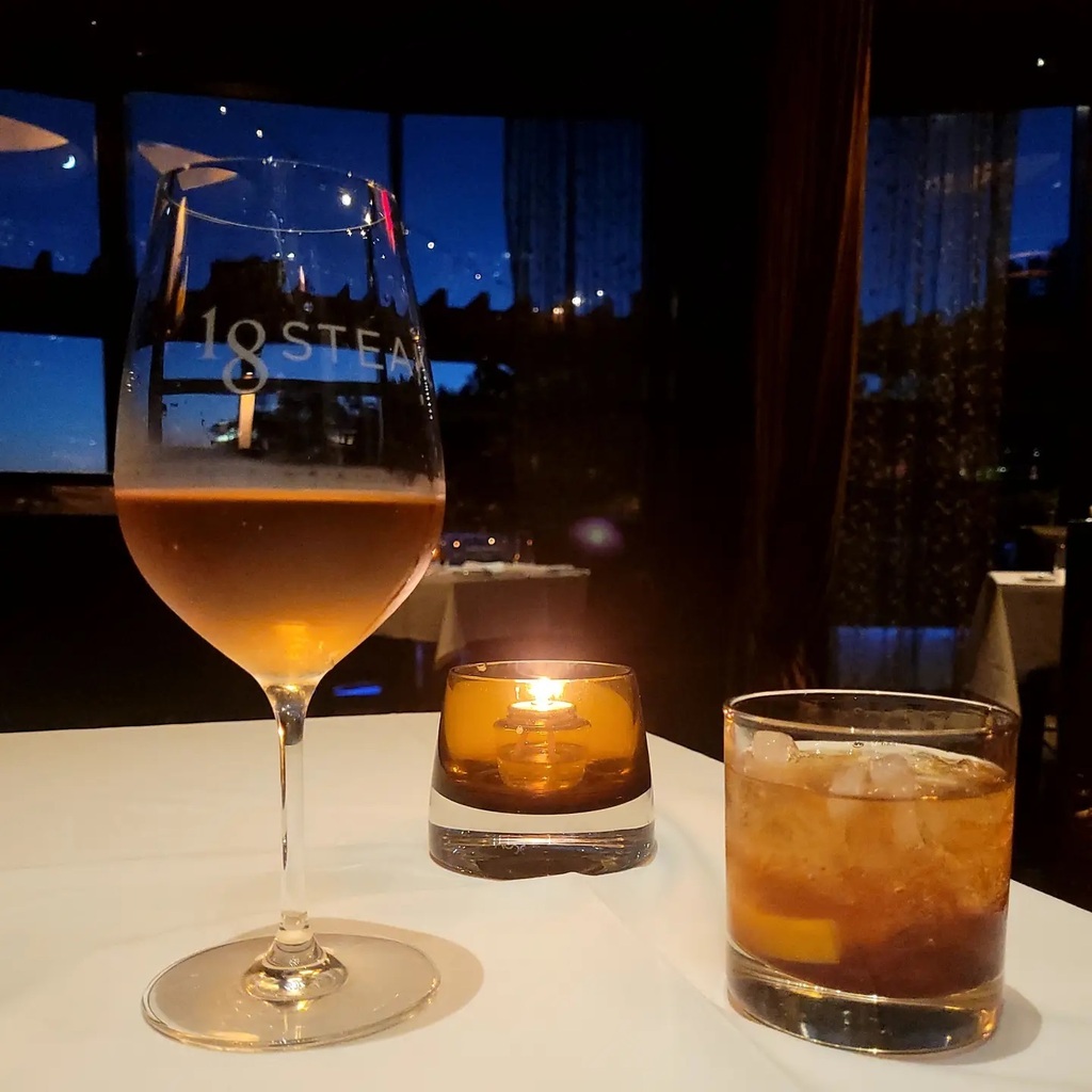 TheDigitalDoctr's tweet image. Birthday libations with the  beautiful Birthday Girl @callistafoster 
#wine #whiskey #Whisky #oldfashioned instagr.am/p/CTnywffFXkLN…