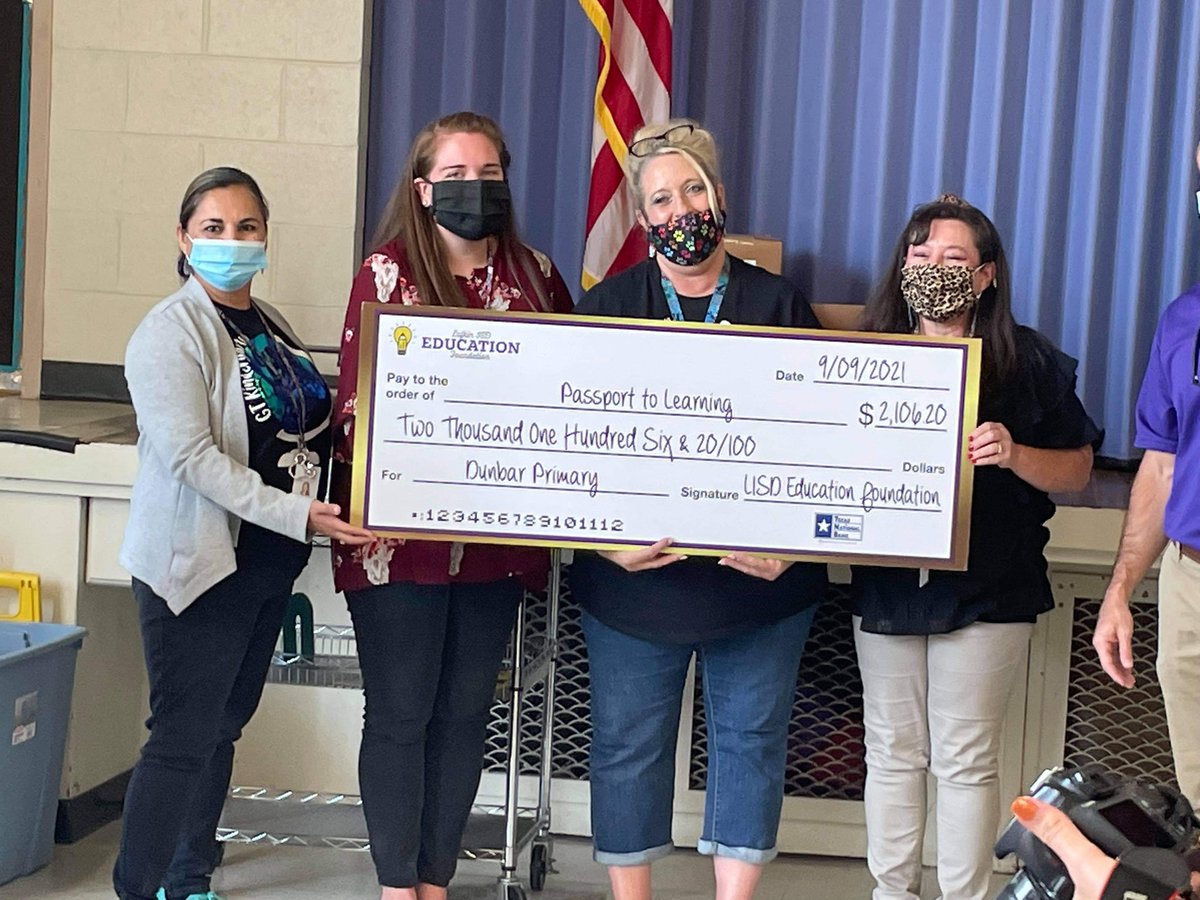 AngelaDuncan42's tweet photo. Wow! What a wonderful day it was at Dunbar Primary in G/T Kindergarten! We were surprised by the Education Foundation prize patrol, awarding us THREE grants! Our students and district are blessed beyond measure by the support!🎉💜 #WeRiseLP #DunbarTigerPride https://t.co/QqlNnznLyX