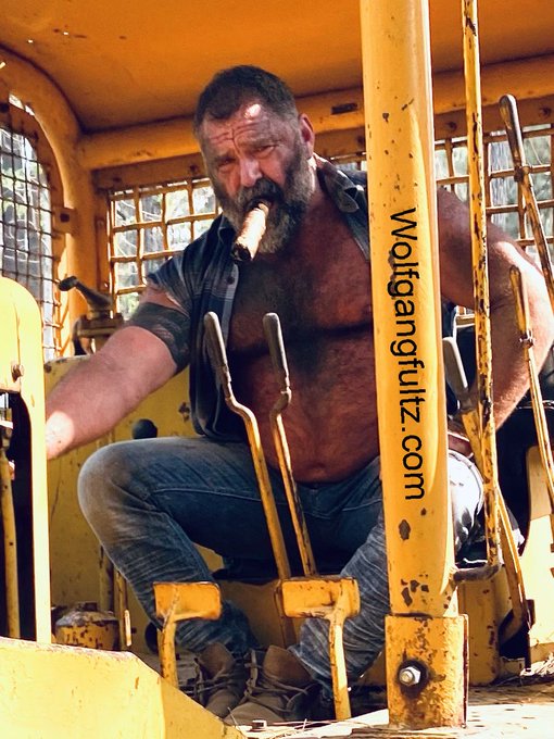 Hairy cigar dad is ready for some serious plowing. See more @ https://t.co/jV2bQ5Pxqb #Cigardad #gaycigar
