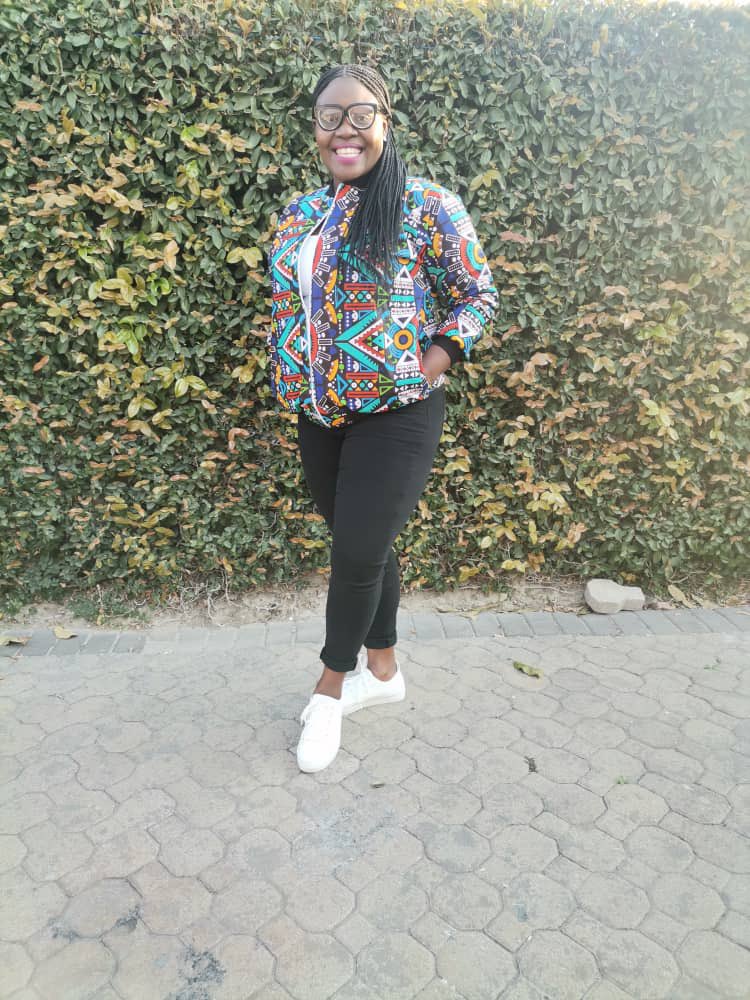 Spice up your look with this stylish  African print bomber jacket.  No way to pass unnoticed this season with this one. Pair it with a jeans or black pants and you are good to go.

Thank you for coming through Chiedza.

#FabulousbyFadzy #africanprintfashion
#africanprint #harare