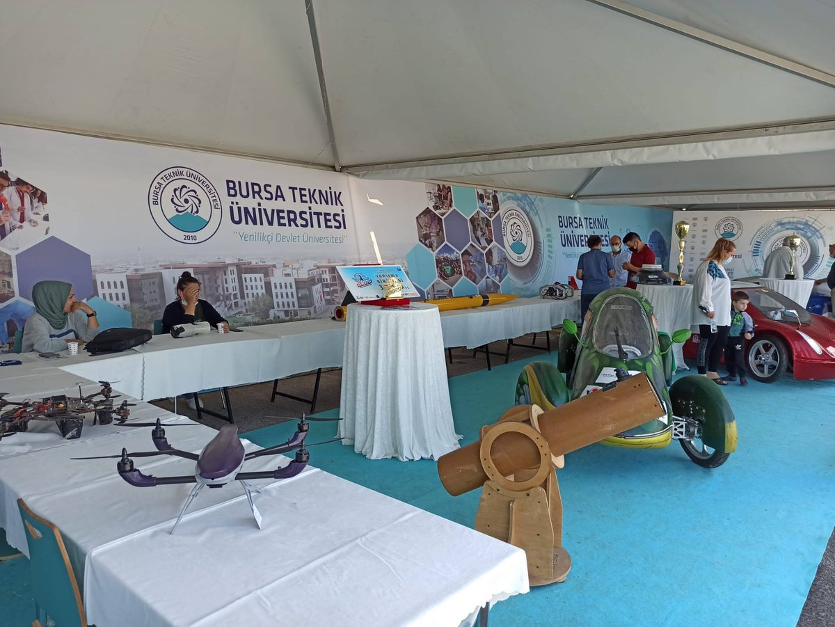 BtuMechanical's tweet photo. Bölüm öğretim üyeleri ve araştırma görevlileri, Bursa Yunuseli Havaalanı'nda devam eden TEKNOFEST İnsansız Hava Araçları yarışlarında kıyasıya mücadele eden BTÜ Öztürk takımımızı ve standımızı ziyaret etti. https://t.co/K7WYI2OshB