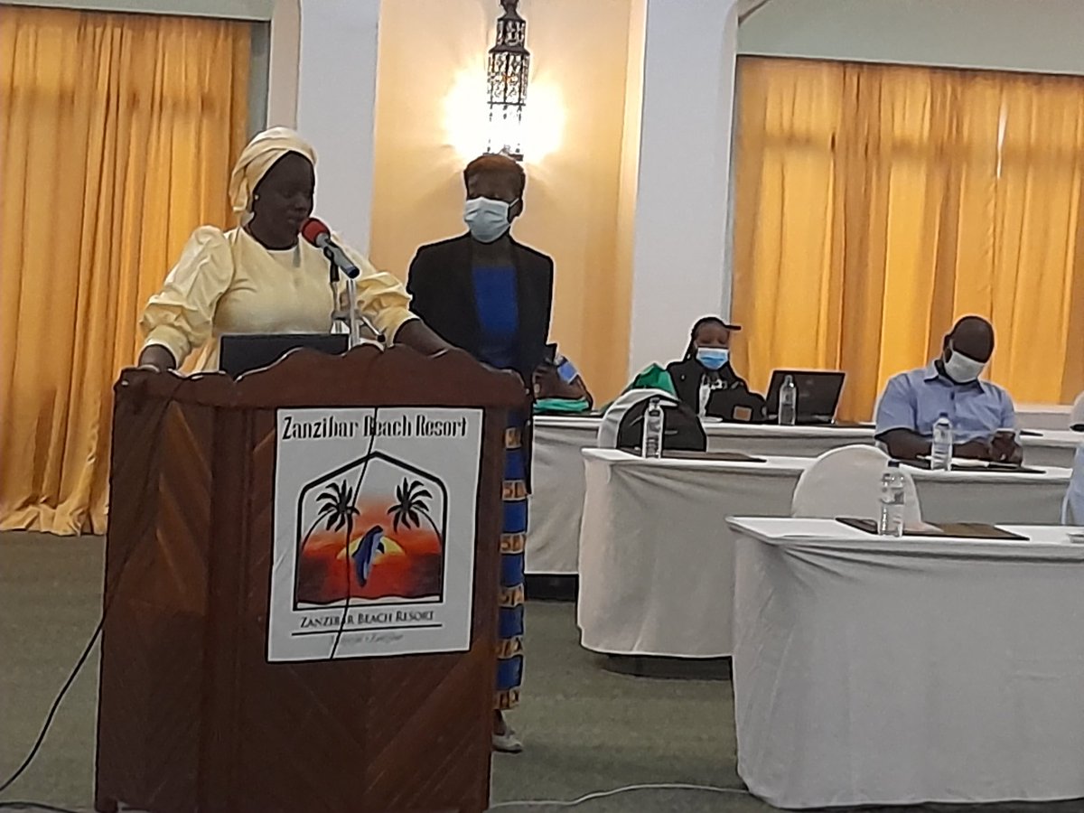 MAMADOUADAMASA1's tweet photo. Communication on Today's Agenda in Joint Workshop GMES, Zanzibar. Thank Madame Thioro Niang from CSE.@GmesGdzhaoBF @Csesenegal @ https://t.co/446Y1GsqhM