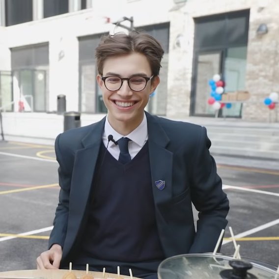 thenotest's tweet photo. blue eyes, head boy, armand from fulham boys school really the epitome of classic romance book isn’t he?
thanks to korean englishman https://t.co/GLn0iW5Dxl