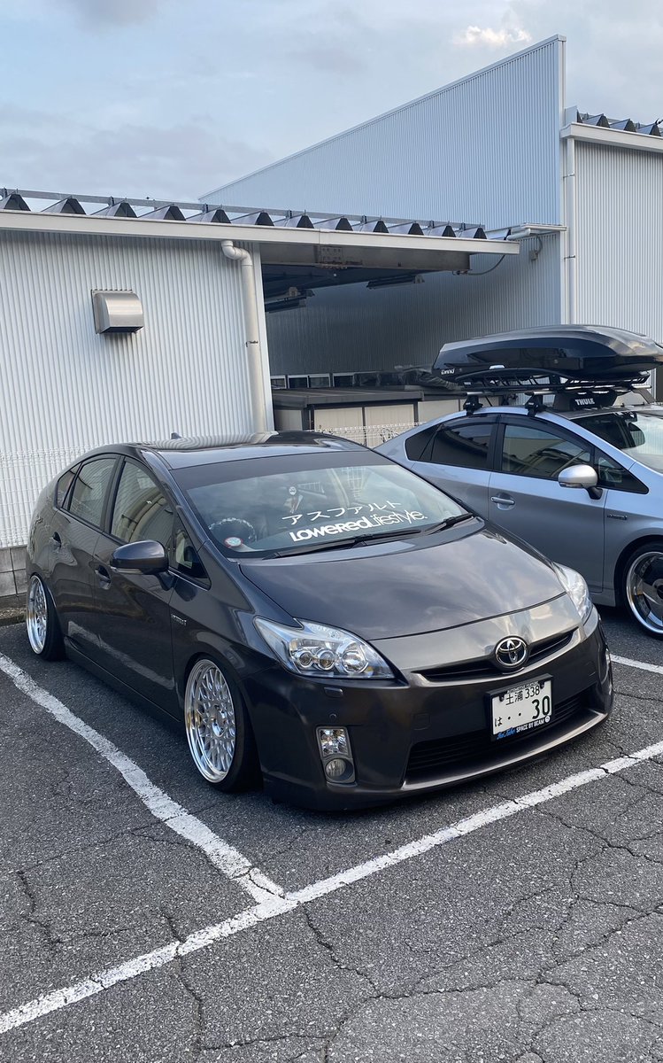 kaaze0708's tweet photo. 外人がやってるスタンス仕様です!笑
#30prius #work #seeker #avenueperformance #nrginnovations #loweredlifestyle #staticclub #lowestofthelow #sickspeed #usdm #stance #yuitube https://t.co/xFd4fQvrEa