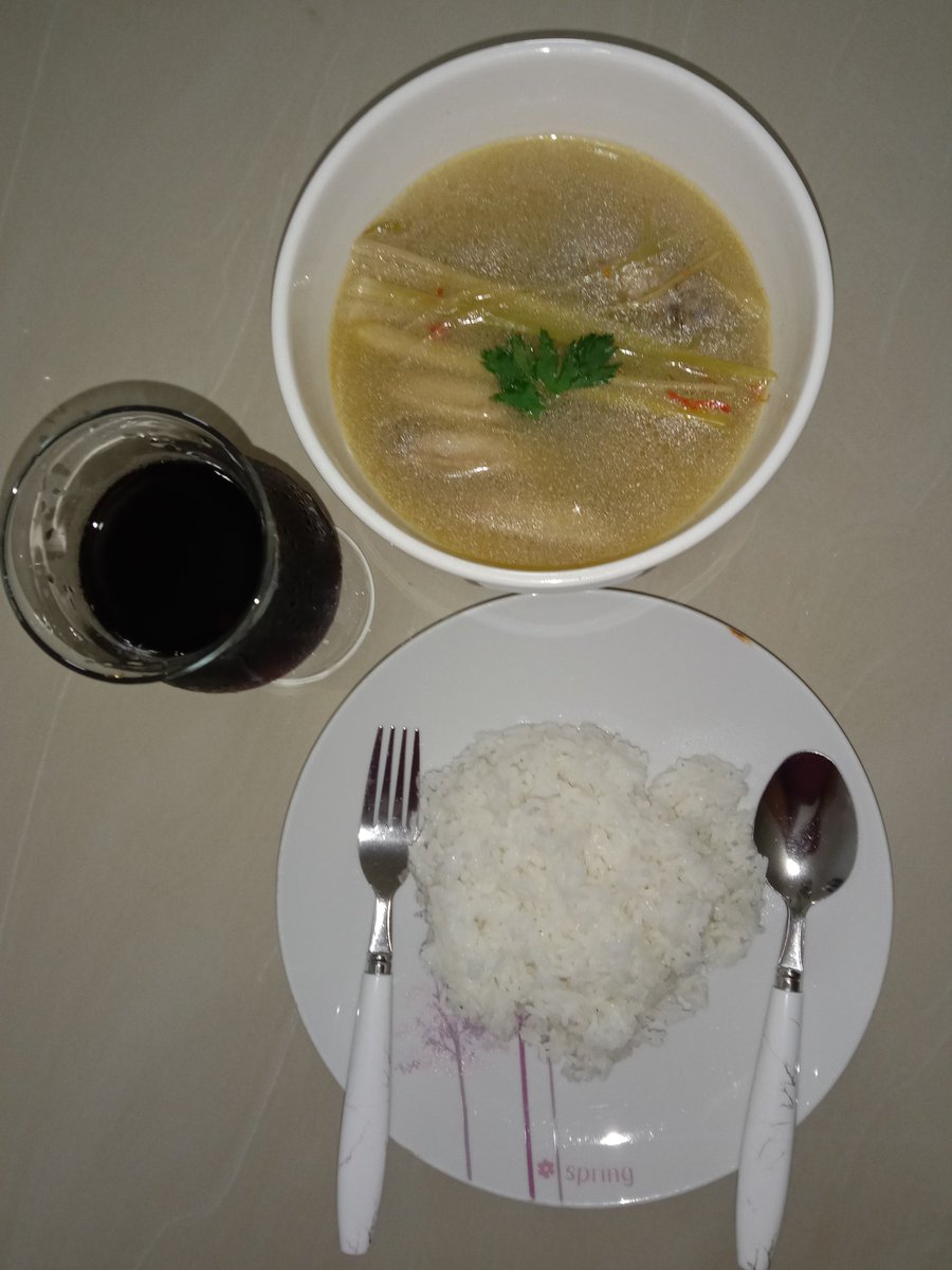 vinnspicy's tweet photo. ฉันชอบทำอาหารตอนนี้เพราะแม่ของฉันมักจะแบ่งปันสูตรการทำอาหาร และฉันพยายามทำสิ่งนี้ 😍🥰😘 #สุขสันต์คัต ขอบคุณแม่ที่แบ่งปันเคล็ดลับการทำอาหาร @KwansriR 😚 ..
#lovecook #รักการทำอาหาร #อายัมสุป https://t.co/MADLrLbsVb