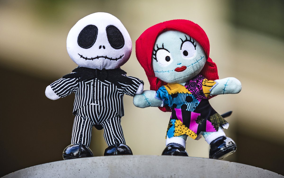 ディズニー公式 What S This ぬいもーず に新しい仲間 ナイトメアービフォアクリスマス のジャックとサリーが登場 ハロウィーンを楽しもう ショップディズニー ディズニーストア 店舗で販売中 T Co