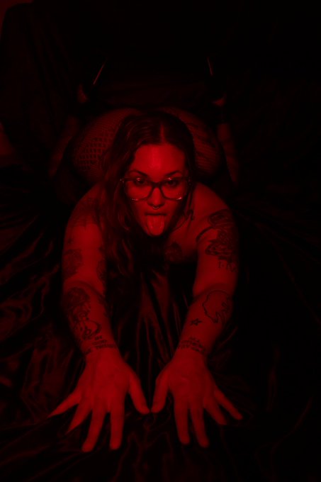 Demon time 👹👅 https://t.co/TxVmoAvAcN