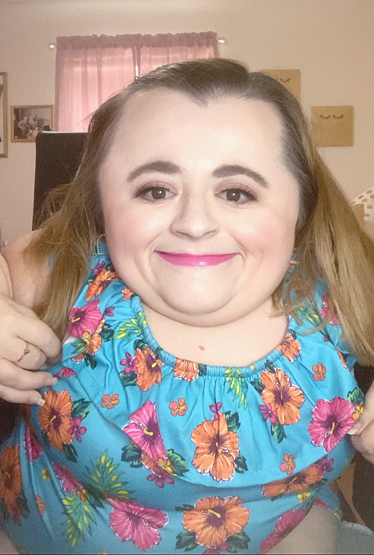 Makeup_Hannah15's tweet photo. 🎵Somebody had to set a bad example.
Teach all the prim and propers what not to do!🎵 #motd💄 #ootd💕 #makeupismypassion #simplemakeuplook #boldlipstick #simpleglam #boldlashes #pistolannies https://t.co/8k8QLOtqDF