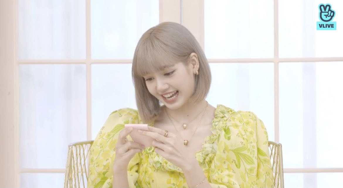Wiinkxx's tweet photo. น่ารักจังว้อยยย น่ารักจนใจเจ็บ🥺🥰 #TodayIsLalisaDay https://t.co/0paCrCFErv