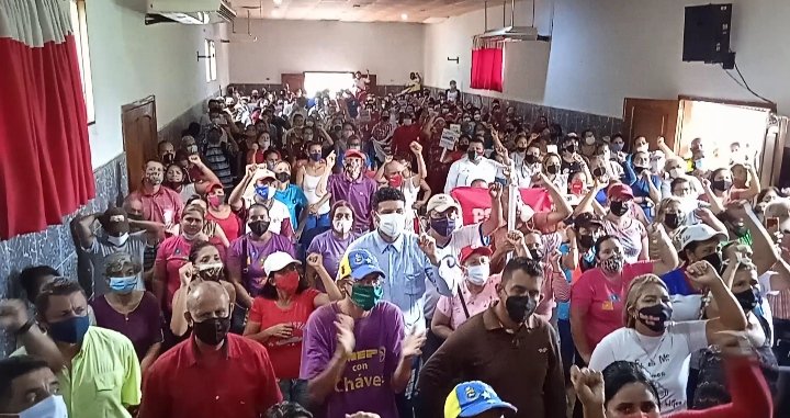 Gerardo4fPsuv's tweet photo. #Pampanito Así nos recibió la vanguardia revolucionaria, con sabroso calor de pueblo, la alegria chavista de siempre y con gran compromiso patrio.

Pampanito  se enrumba junto a  @LeonelRuizPsuv a una nueva victoria popular.

Este #21Nov ¡Nosotros Venceremos! https://t.co/ArLhcAxA2y