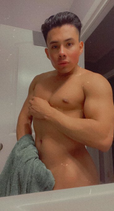 Watch ERICKITO BUBBLE 🍑's leaked NSFW photo on TwXstars