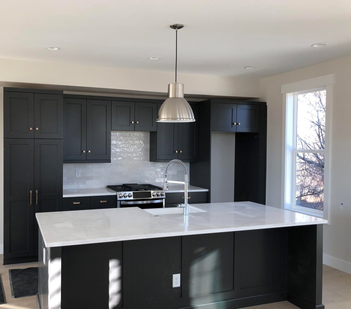 tiling_expert's tweet photo. Kitchen backsplash- subway tile.

#denvertiles #experttouchtiling #backsplash https://t.co/j7f37vfHVL