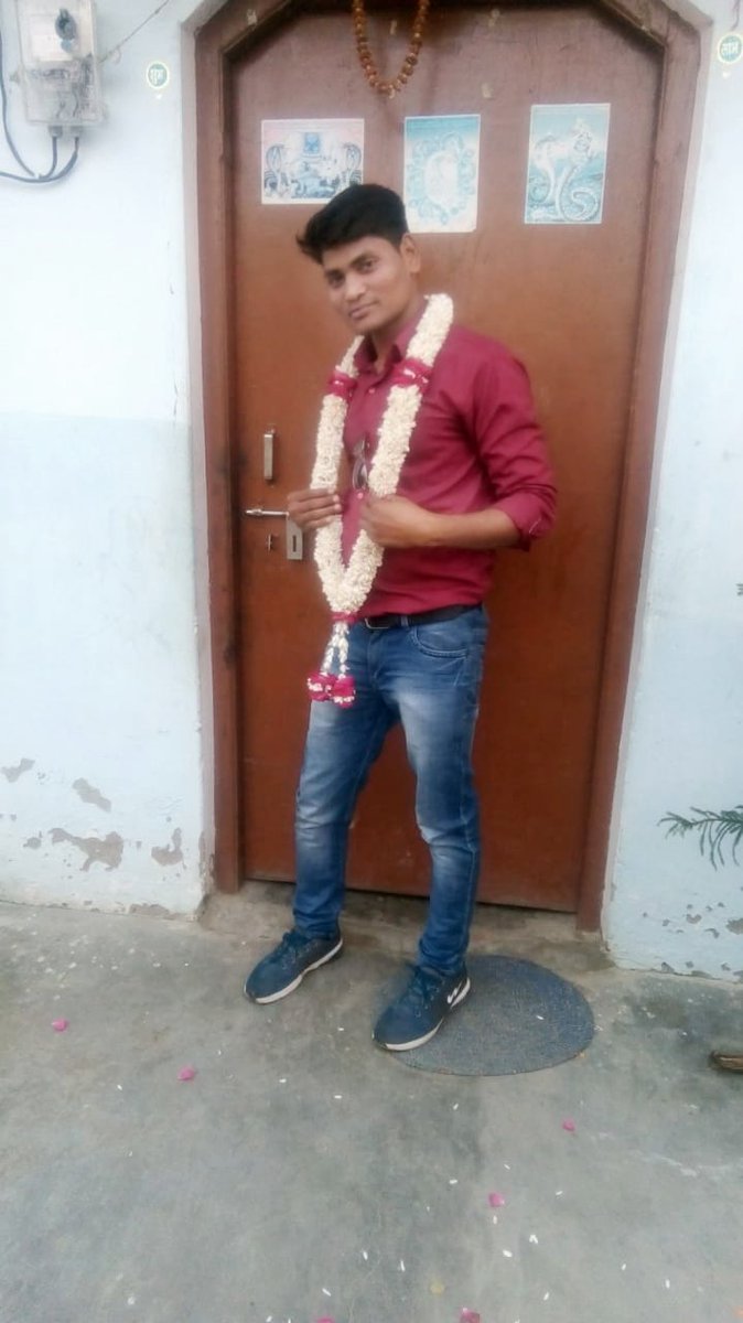 RahulAgtA's tweet photo. “आज लोग ��पने दुःख से दुःखी नही है बल्कि दूसरे के सुख से दुःखी है।” https://t.co/ZDcMY4HYEv