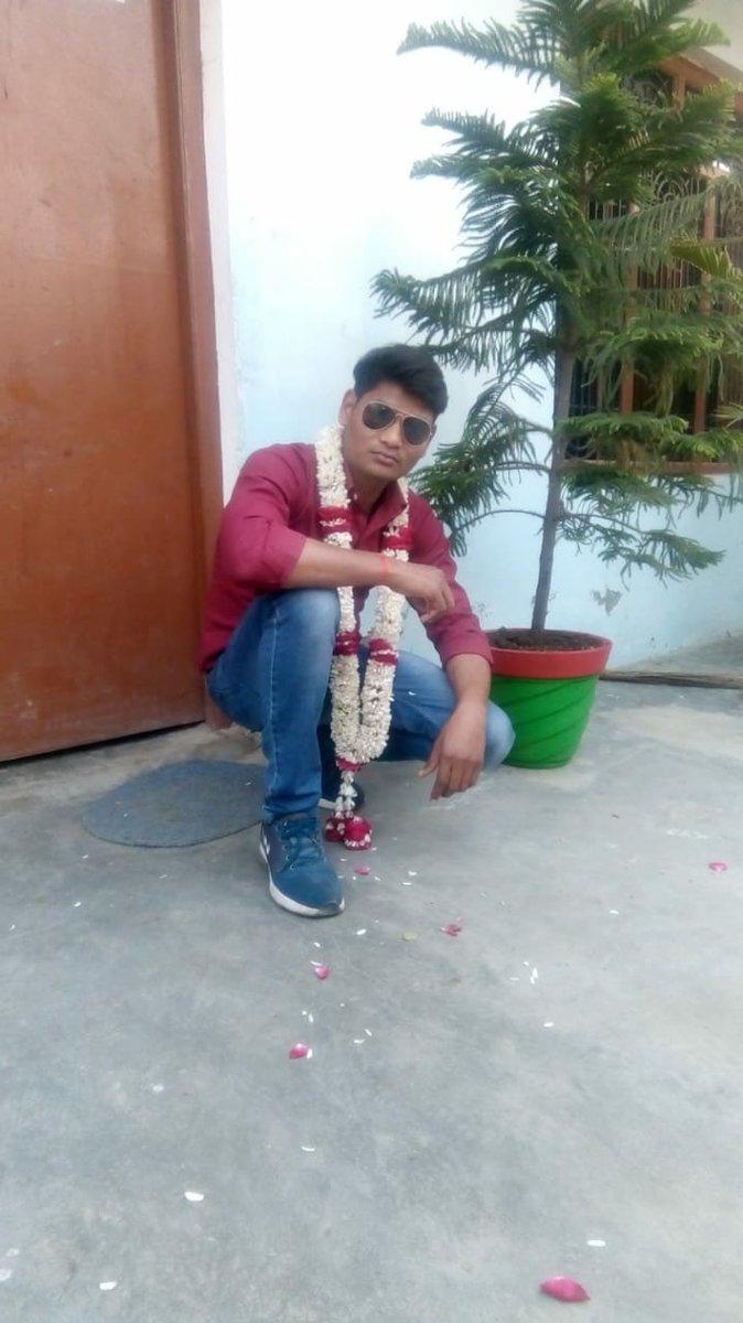 RahulAgtA's tweet photo. “आज लोग ��पने दुःख से दुःखी नही है बल्कि दूसरे के सुख से दुःखी है।” https://t.co/ZDcMY4HYEv