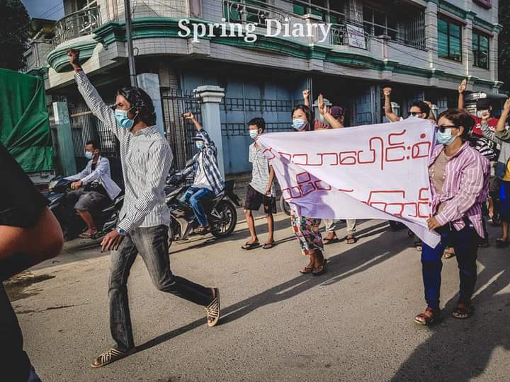 NEON70026157's tweet photo. Multi Religion Strikes Took To The Streets Of Mandalay And Protested Against The Military Dictatorship Despite The Difficulties. 

#GlobalArmsEmbargo
#Sep10Coup 
#WhatsHappeningInMyanmar https://t.co/BUw461LlLB