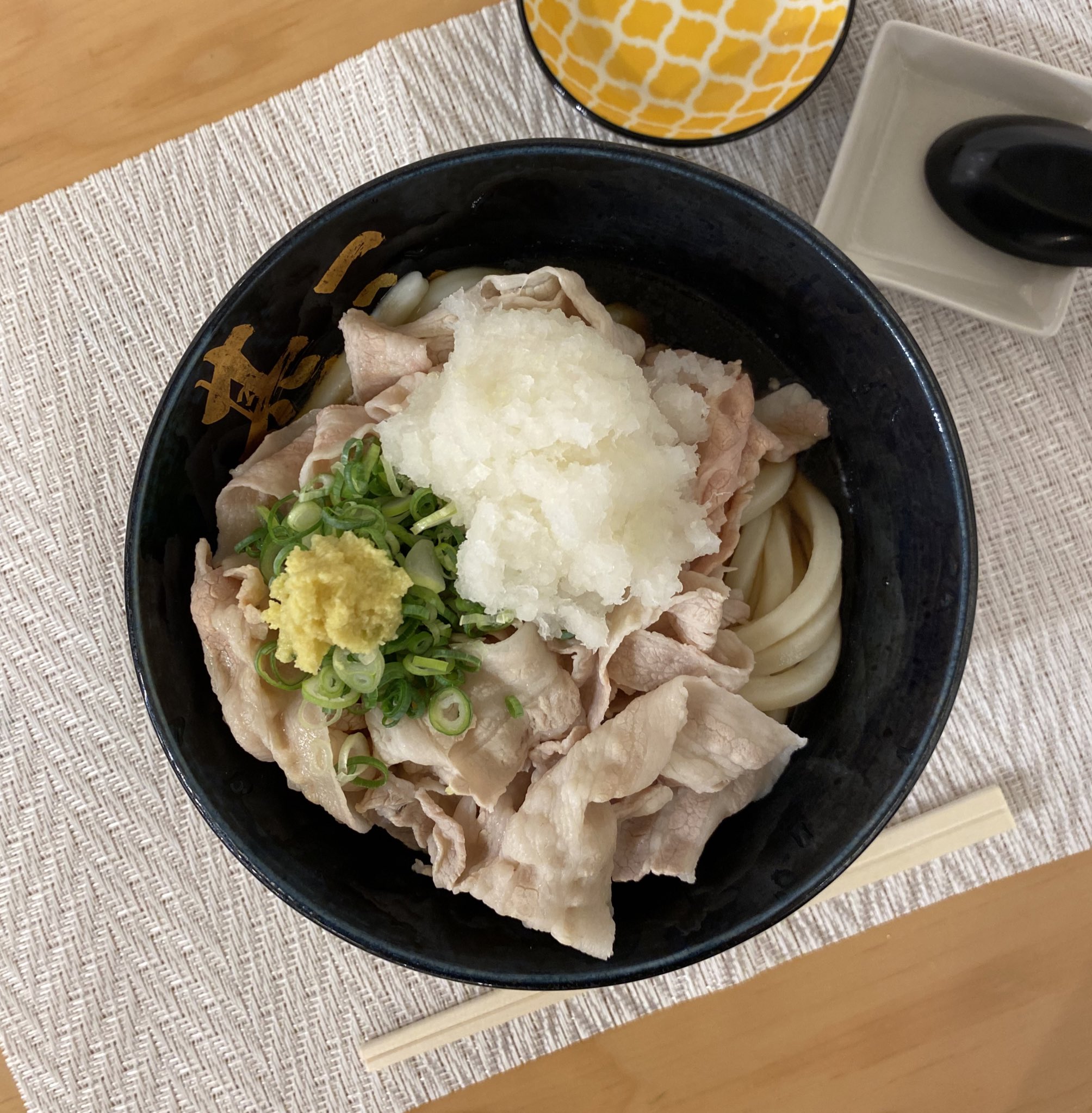 うどん甚三 久々に暑い日が戻ってきましたね 今日のオススメはさっぱり系 ひやし肉おろしぶっかけ 柔らかいお肉をたっぷりとのせ 大根おろしを添えた夏らしい冷やしうどんです 食べログ百名店 食べログ高評価 甚三 甚三うどん 甚三新橋店