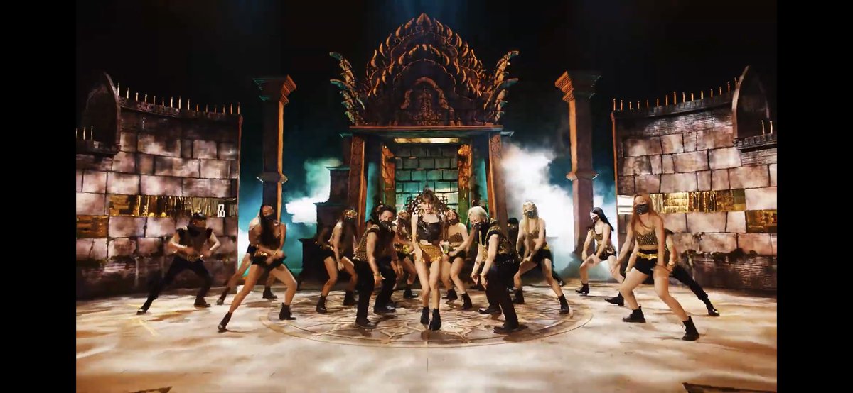 มึงงงงงงงงงง ชุดนี้กูกรี๊ดเลยจ้า แตกแตนมากกกกกกก โอ๊ยยยยยเริ่ดดดดด