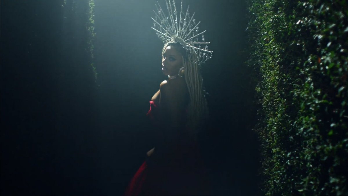 IAMNJERA's tweet image. Chlöe graduated from the school of Beyoncé and it SHOWS. Have Mercy indeed.