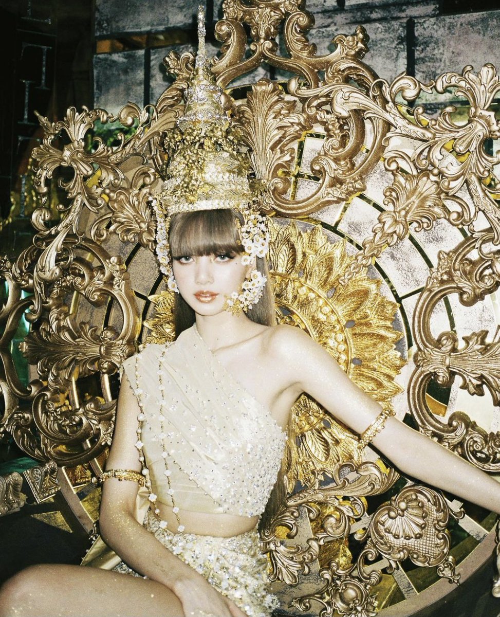 LL_lalisa's tweet photo. Queen 👑 https://t.co/dYGaSdfe2z