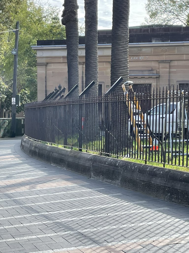 Philip Thalis tweet media