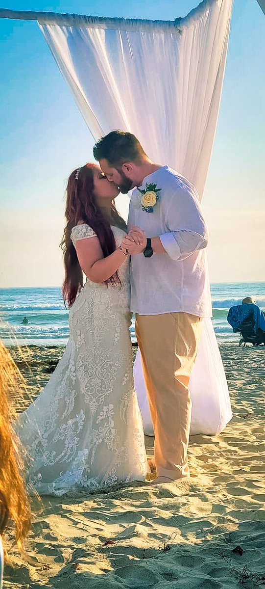 cindykit118's tweet photo. Thank you @TMobile for the opportunity to meet my best friend several years ago that I was fortunate enough to marry two weeks ago! @JohnLegere  @JonFreier @MikeSievert 
#greatjob #greatemployees #happilyeverafter @RussMerzoian https://t.co/gMHdFYcjt2