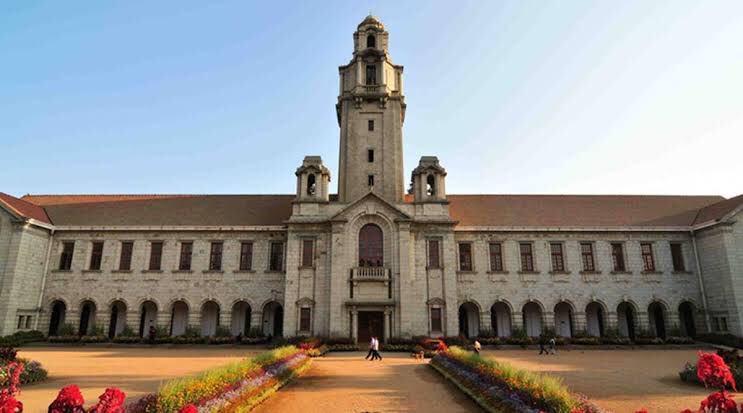 ProfAnilKumarT1's tweet image. NIRF rank 2021: IISc 1st / BHU 3rd            IISc: 470 teachers, 4000 students, 440 acre campus
BHU: 2200 teachers, 30000 students, 4000 acre campus.
Are the two comparable?