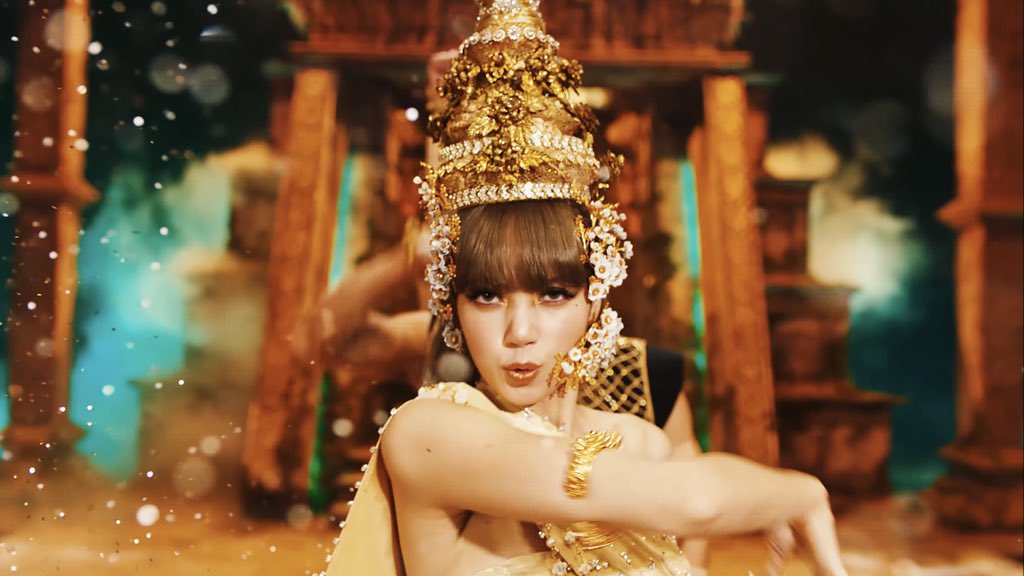 NSriren's tweet photo. #TodayIsLalisaDay
จะมาดรม่า ชฎา ว่าไม่ควรเอามาใส่เต้น
เพื่อ จะเก็บไว้ให้แต่ผีไทยใส่หรอถามจริง? https://t.co/I0jTzSJxq0