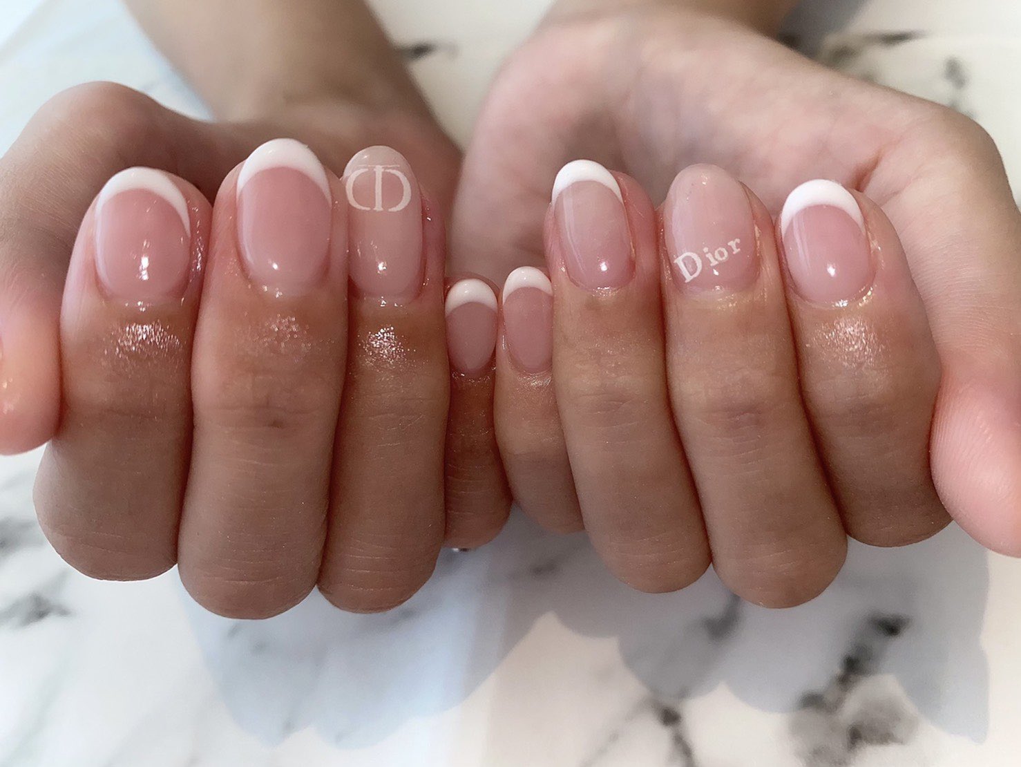 Mai Diorのネイルシール可愛いー 艸 なんと暗闇で光るのです Nail Dior Christiandior ディオール ネイルシール 蓄光ネイル フレンチネイル 白フレンチネイル 白フレンチ ショートネイル シンプルネイル お上品ネイル