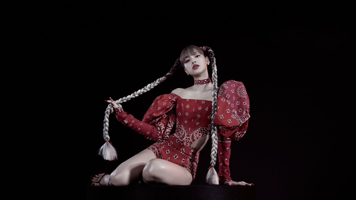 AppleMusic's tweet photo. New music from @ygofficialblink’s #LISA. 
This is #LALISA: https://t.co/cglyNm6CWF

#리사 #BLACKPINK #블랙핑크 https://t.co/lGsx6J76c0