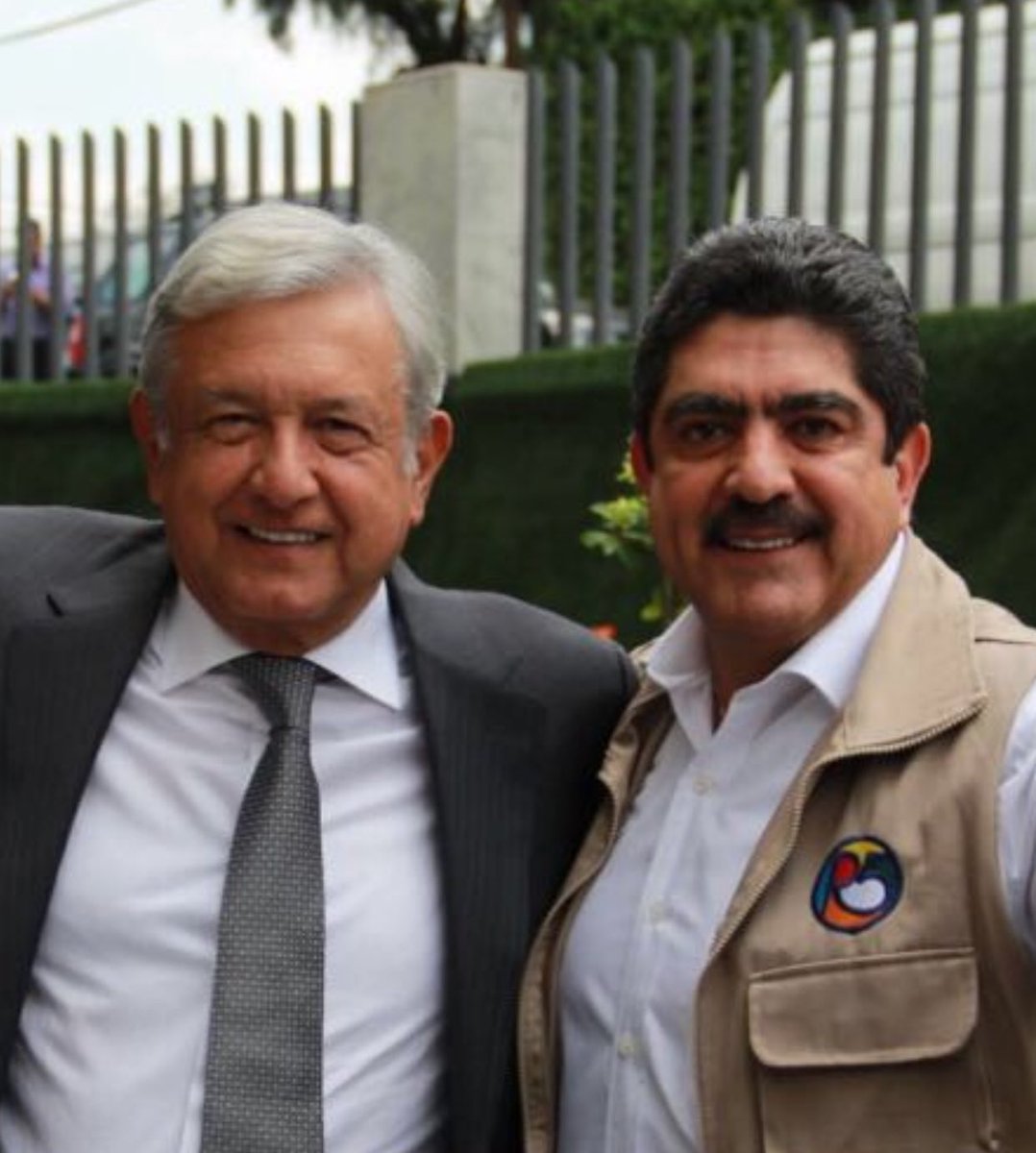 ManuelEspino's tweet photo. Este día fue señero en mi vida. Agradezco al Presidente @lopezobrador_ su confianza y apoyo al @spf_sspc y a mi persona. Le reiteré mi lealtad a su persona y compromiso a su proyecto de transformación nacional. Gracias Presidente!!! https://t.co/k0bObOESsi