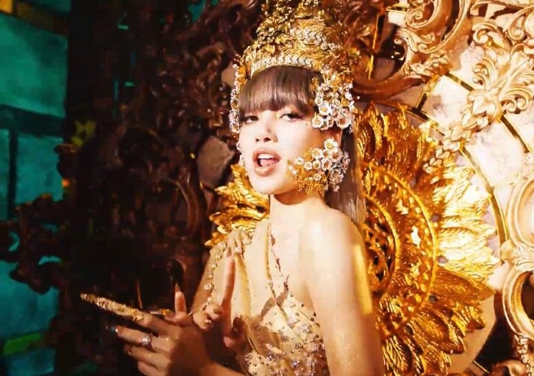 who are u?                    u but stronger #LALISA