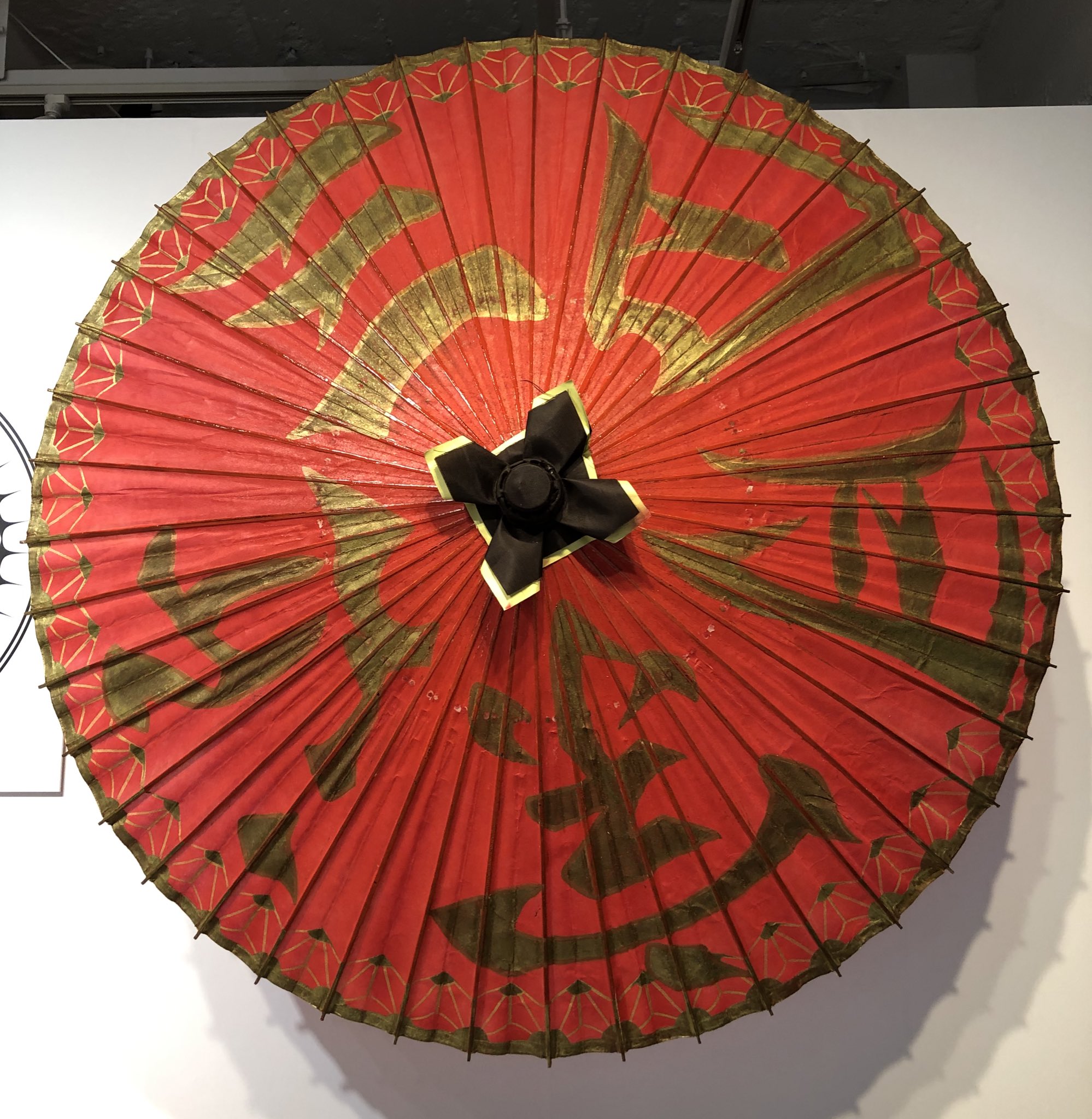 あすかぶらっく 17刀ステ展23都結び 刀ステ展行ってきました 10分前に階段集合 チケット確認後居ない場所は詰めるので遅れたら最後尾だけど物販ないから特に問題なし 入口でファンサイトのマイページ見せて栞もらいます 中は写真撮影ok じっくり見ても