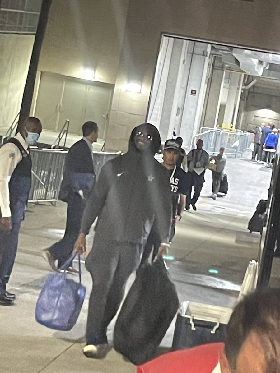 Jaylon Smith showing the fans love tonight 😁 #CowboysNation