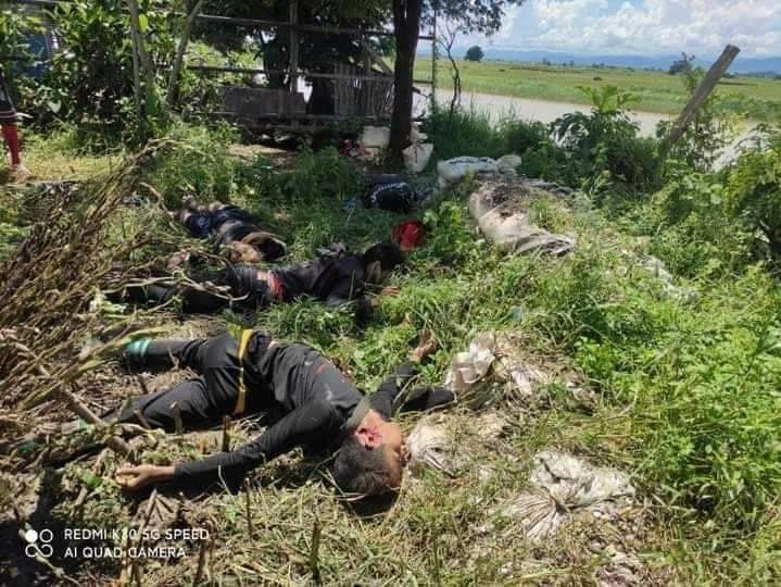 R2PMyanmar's tweet photo. Tw// DETAH ,sensitive content 

At least 20 youths including local PDFs and about 30 houses were BURNT to ash by SAC terrorists during the fighting of SAC terrorists and  villagers from #MyinThar village ,#GantGaw tsp , on the afternoon of Sep 9

#Sep9Coup https://t.co/ScnIEdxm4e