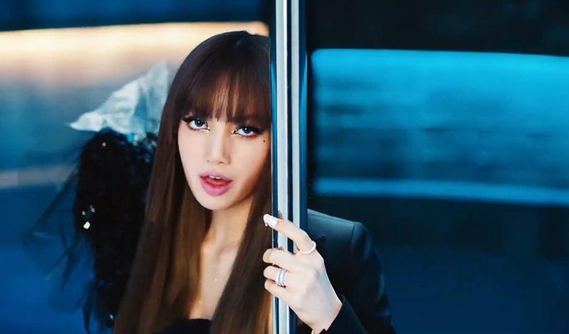 dior_jisoo's tweet photo. Tópico: a Lisa extremamente gostosona dançando no pole dance https://t.co/QRYj3M9jaC